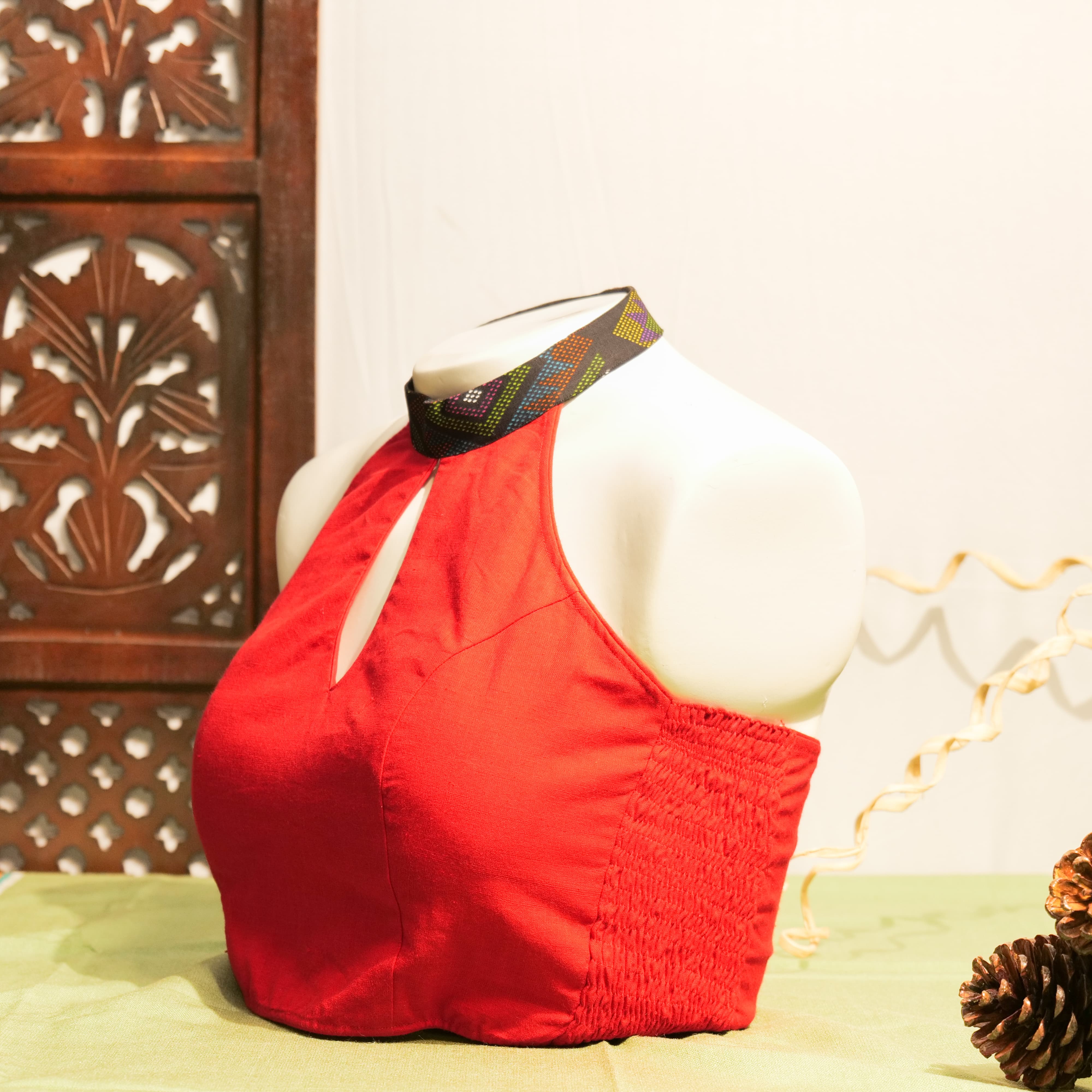 HALTER NECK STRECHLINE BLOUSE
